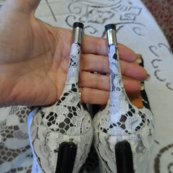 New Givenchy Black Leather w/White Lace Overlay Lace Up Heeled AnkleBoots Size 8 - Picture 11 of 16